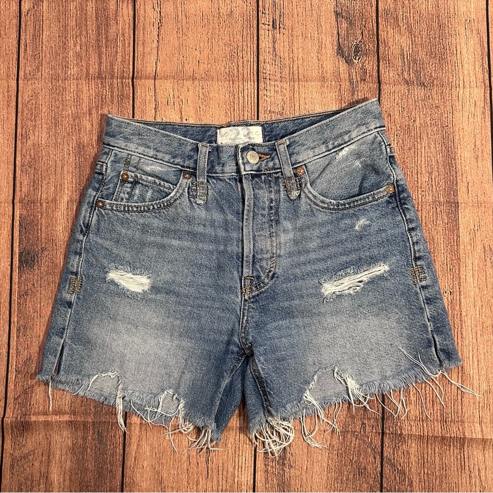 Size 23: Women’s Free People Distressed Denim Button Fly Shorts We The Free Jean